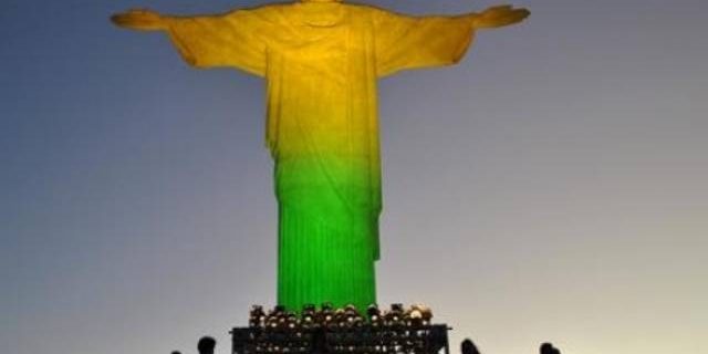 Cristo_verde_e_amarelo_03062014133414