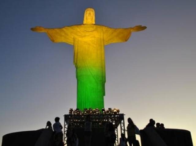 Cristo_verde_e_amarelo_03062014133414