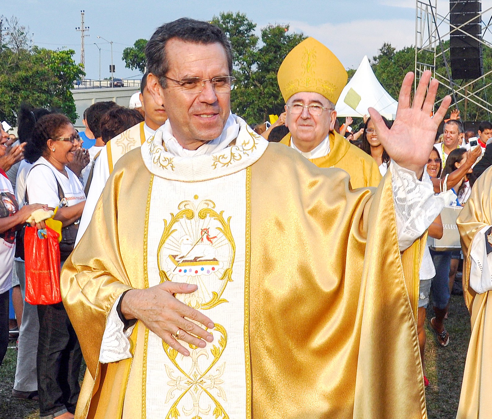 6 – Monsenhor Luiz Artur na missa de encerramento da Missão Popular na Região Oeste, em novembro de 2012 – Carlos Moioli