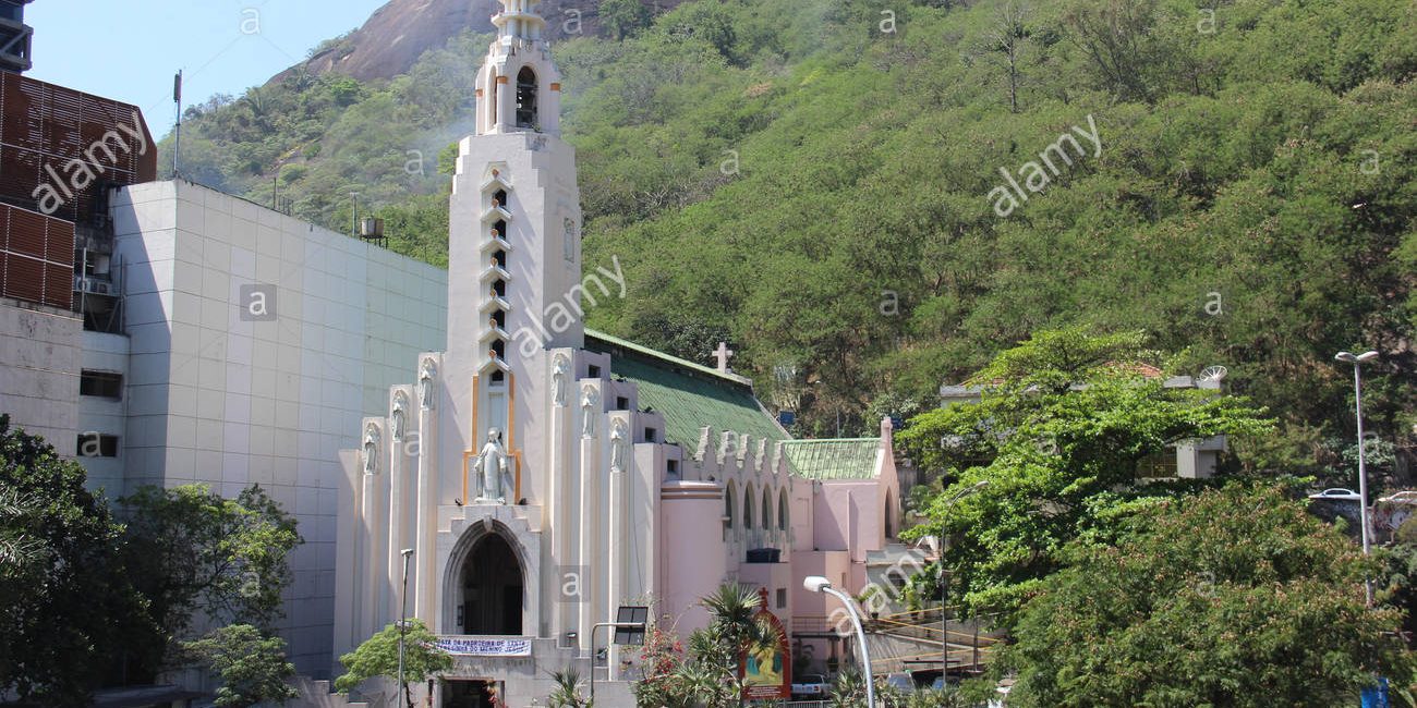 igreja-de-santa-terezinha-do-menino-jesus-em-botafogo-na-zona-sul-do-rio-de-janeiro-P3WYWC